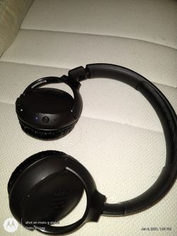 JBL'S Wireless Headphones New