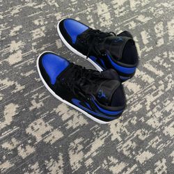 black royal blue jordan 1 mid 
