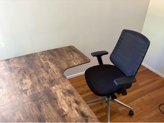 Desk and office chair $40