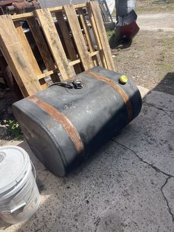 International durastar fuel tank 50 gal d shape