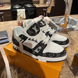Lv Trainer Shoes