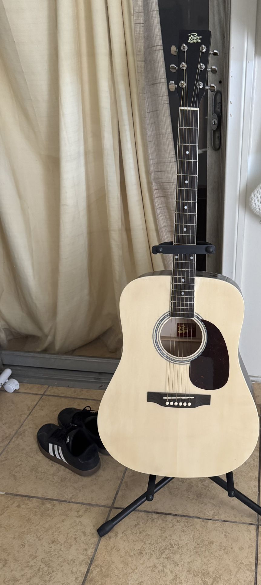 Guitar + Accesorios