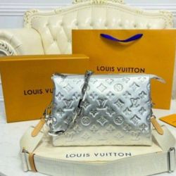 Louis Vuitton Bag Large Size $ 2 0  0