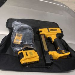 DEWALT 20V MAX Lithium-Ion Cordless Cable Stapler with 2.0Ah Battery, Charger and Bag