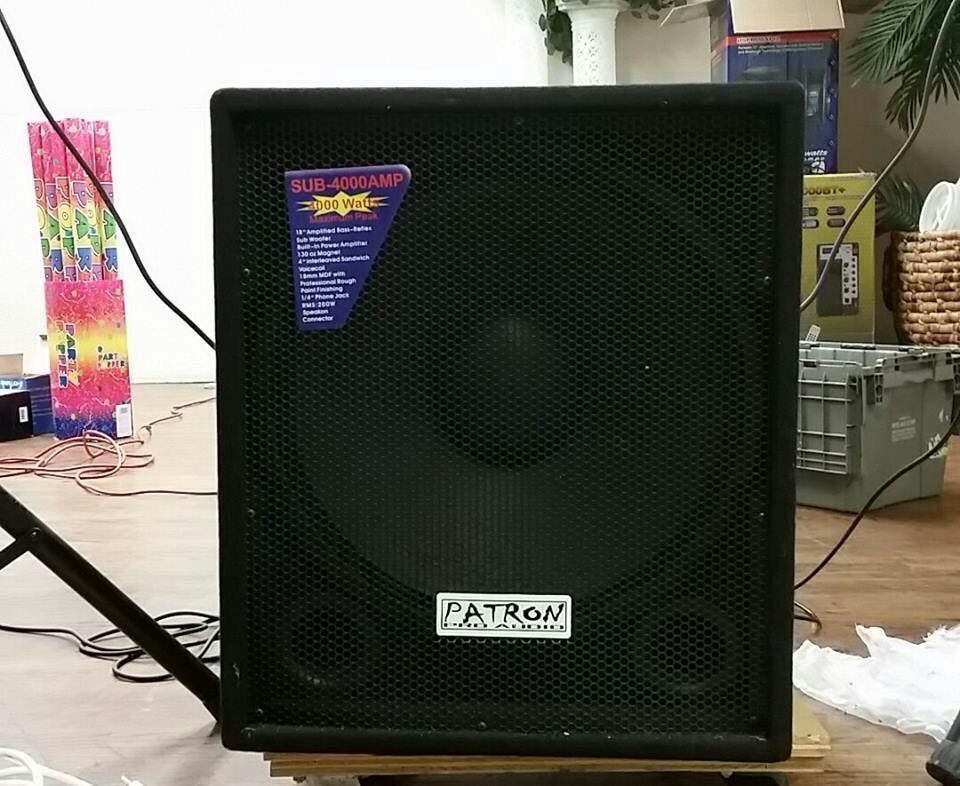 Bajo 18" amplificado nuevo marca patron 260.00
