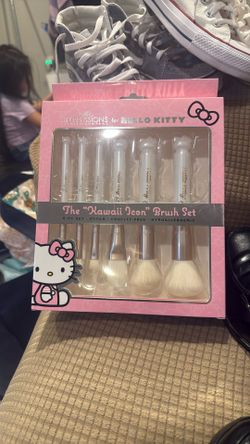 Hello Kitty Makeup Brushes 