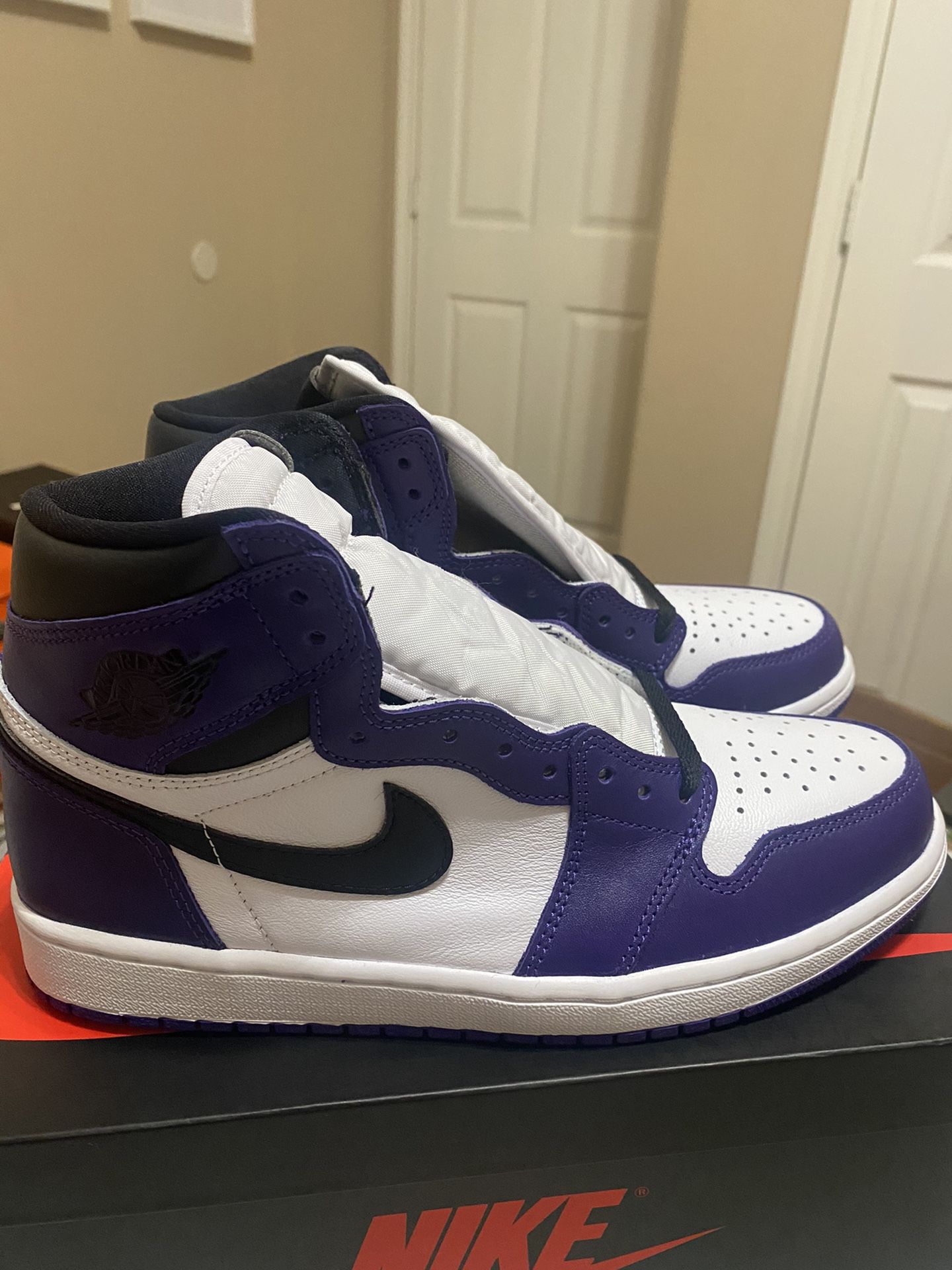 Jordan retro 1 court purple