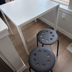 IKEA MELLTORP / MARIUS table and 2 stools