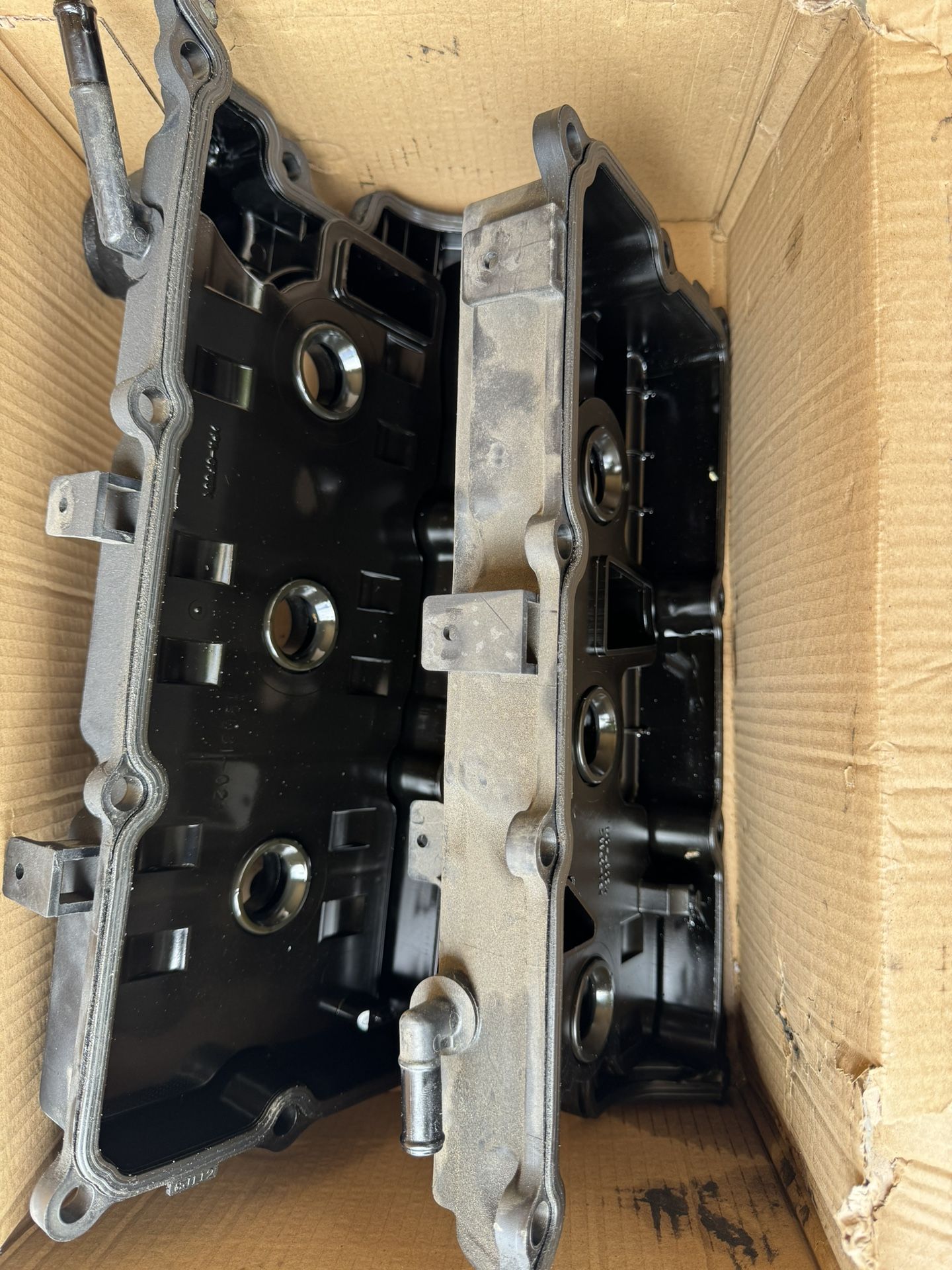 INFINITI G35 Valve Covers 