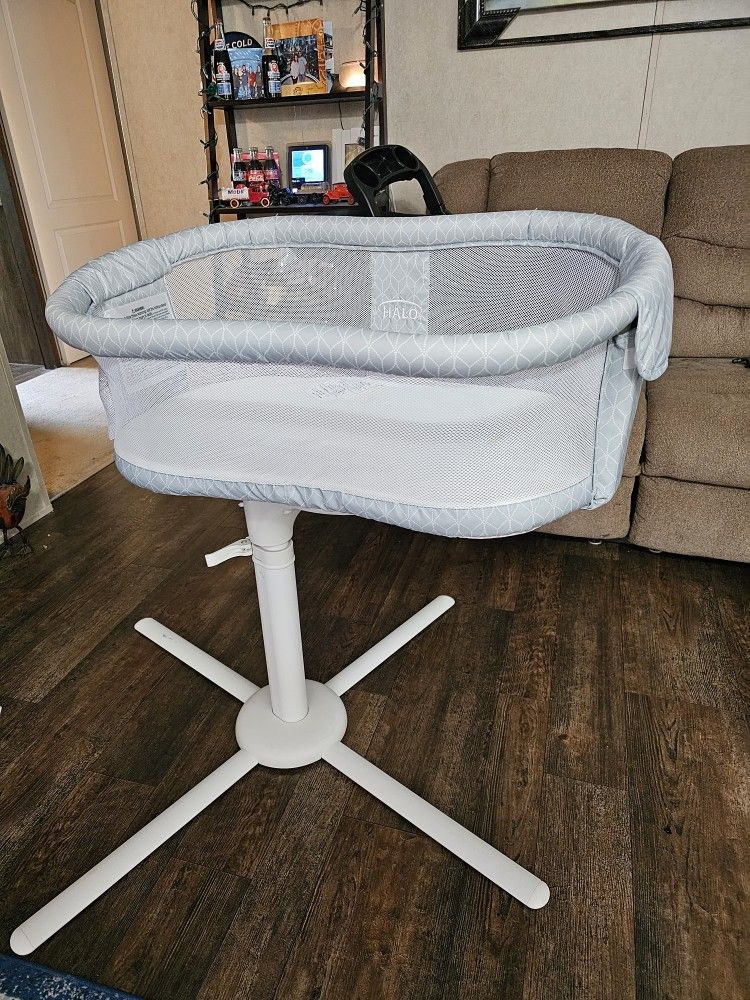 Halo Swivel Bassinet