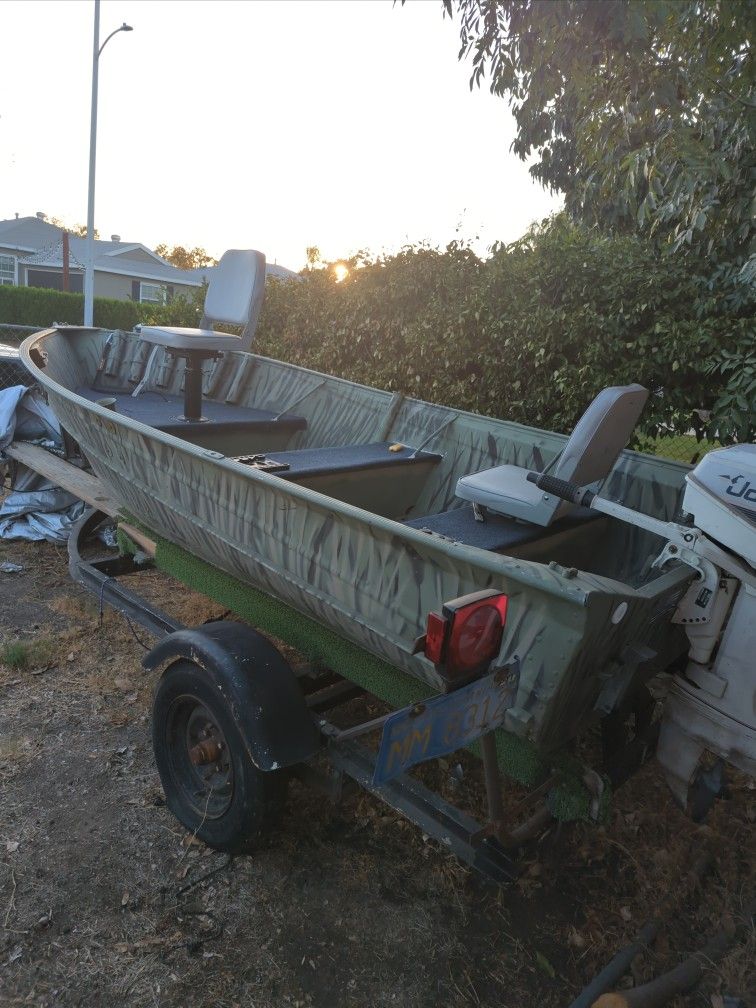 Aluminum Boat For Sale 12ft. Custom Paint And Upholstered Deck For Standing Or Sitting. Bimini Top Ready