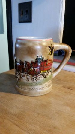 1980 Budweiser Christmas holiday stein very hard to find. Is in excellent condition. Asking $ 100.00 or best no low ballers I know the value.