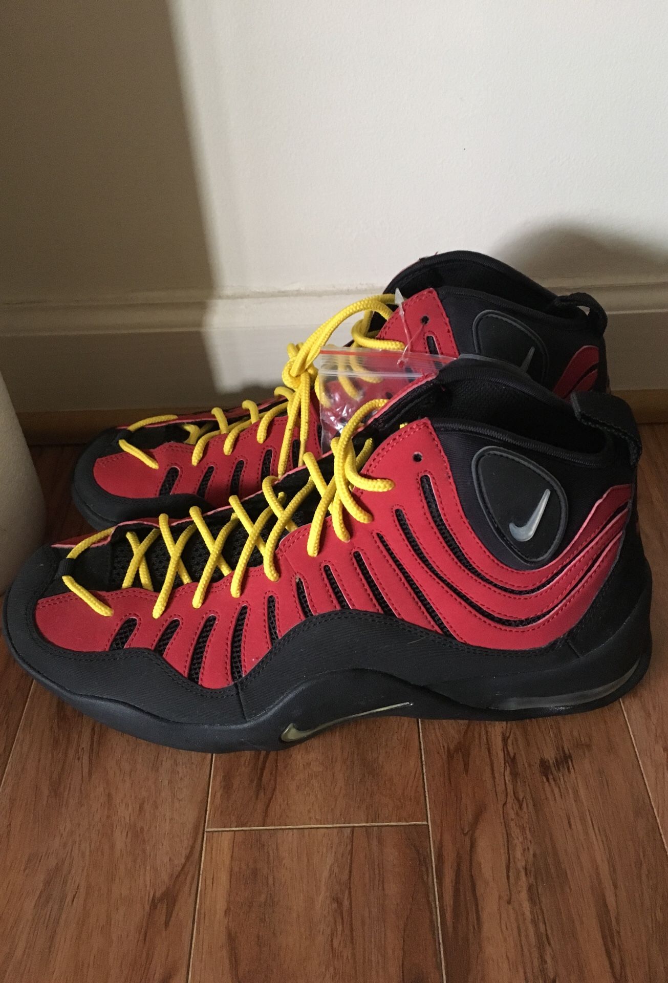 DS Nike Air Bakin Size 12 Shoes Blk/Red