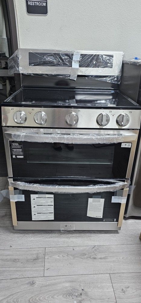 LG 30" Electric Range โ Model LDEL7324SE