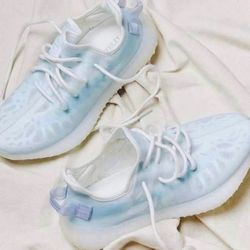 Yeezy 350 V2 Mono Ice Size 9.5