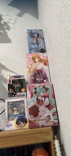 Anime statues