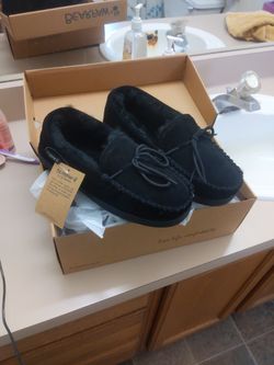 Bearpaw black men's Moccasin slippers Size 10