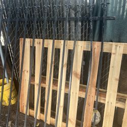 Metal fence panel