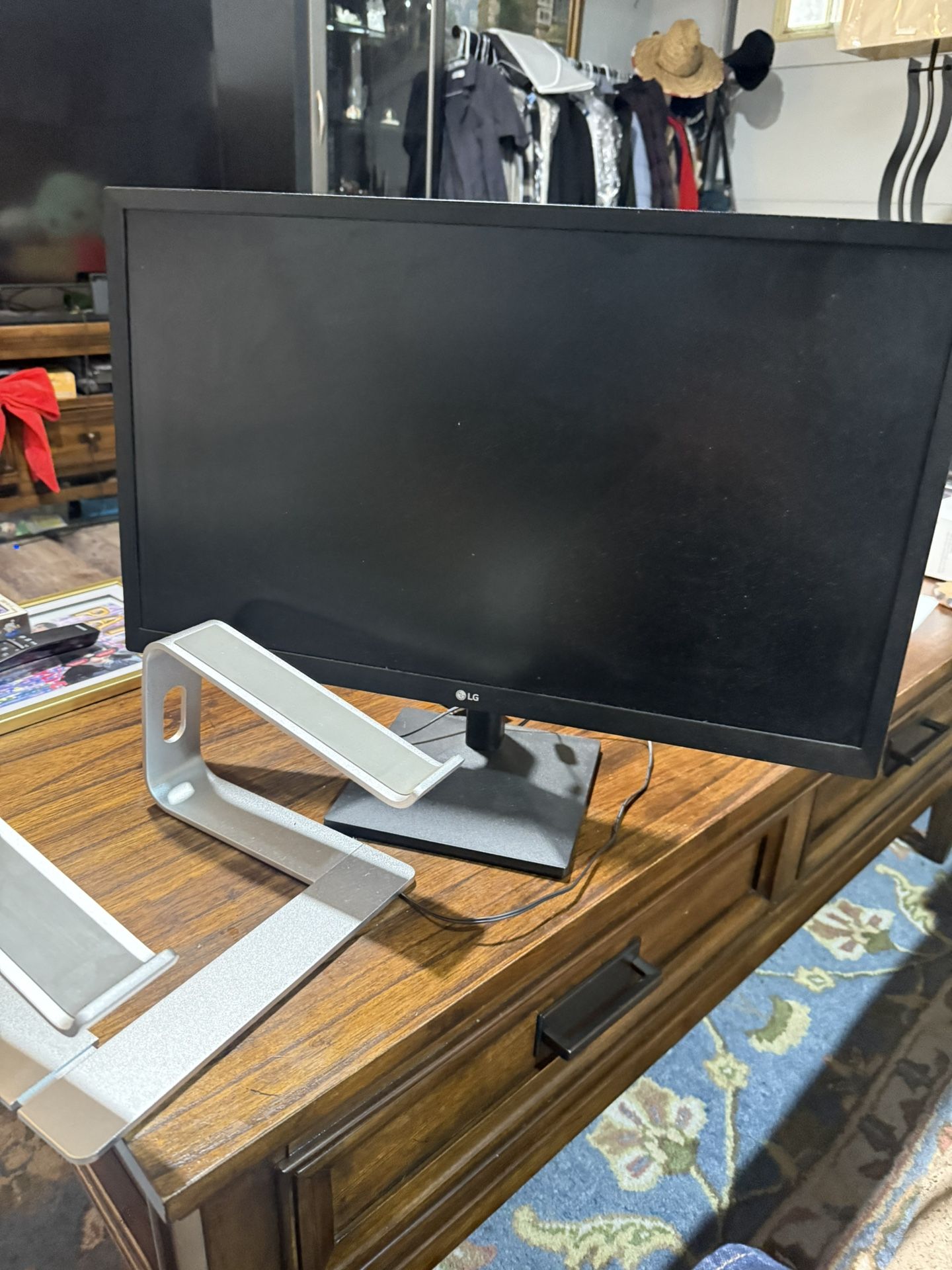 LG 24 IN MONITOR IPS