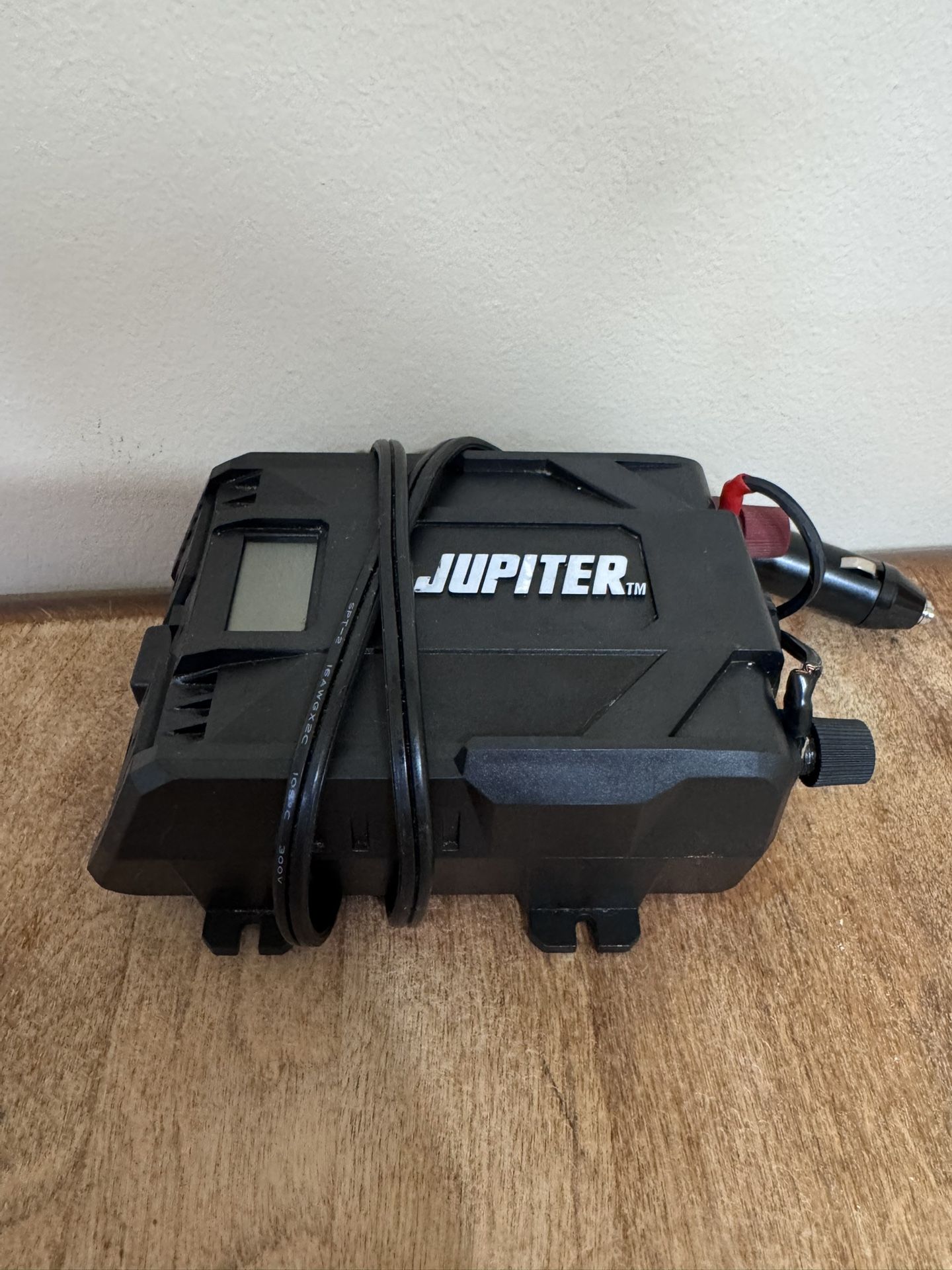 🔌 Jupiter 400W Power Inverter – Dual Outlets + USB Port