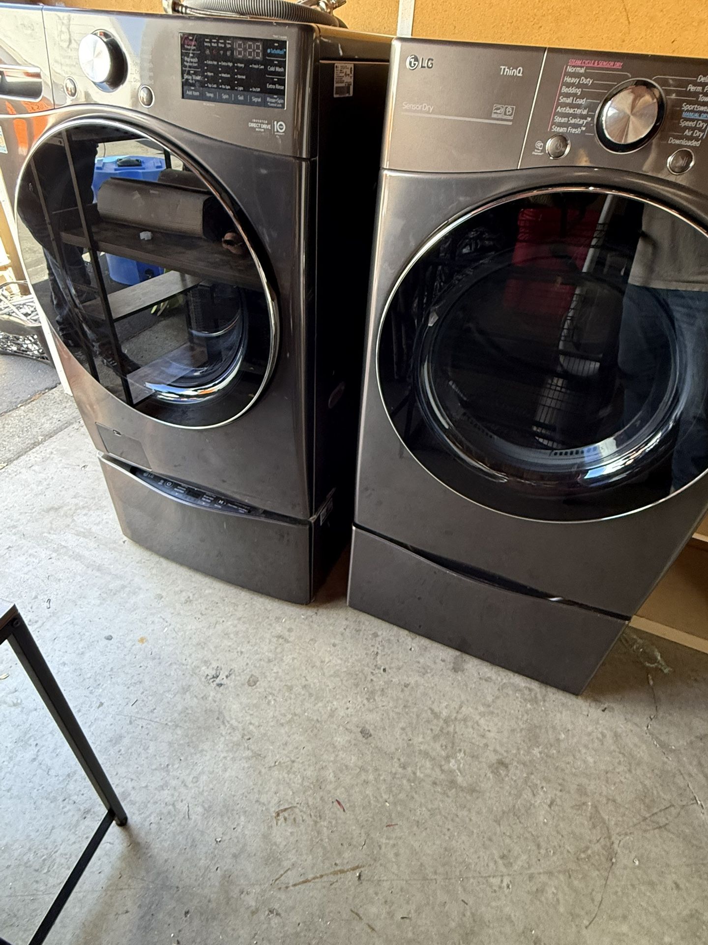 Lg Washer And Dryer W Stands 