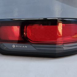 2022-2024 RIVIAN R1T LEFT TAIL LIGHT 