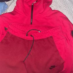 Red Nike Tech 