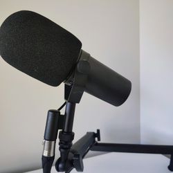 
Shure SM7B Microphone with Adjustable Podcast Mic Stand (Like New)

