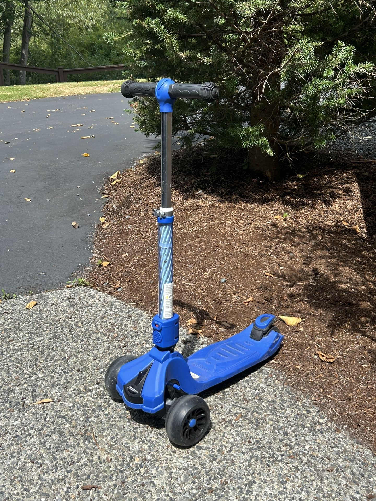 Jetson blue 3 Wheel Scooter 3-7