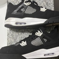 Jordan 4s White Thunder