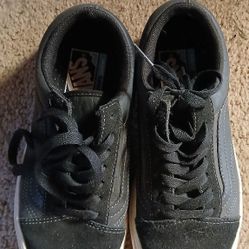 OLD SCHOOL VANS SKATER SNEAKERS Men(size 6) + Wemons (Size 7.5)wide