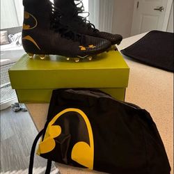 Batman Cleats 9.5 Men