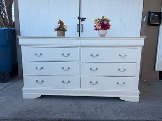 Broad Dresser