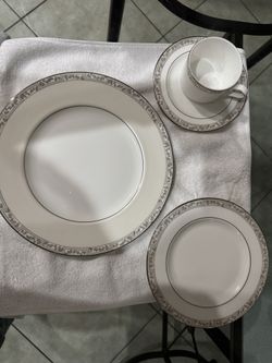Lenox Kensington Square  China-4 Piece Set $150