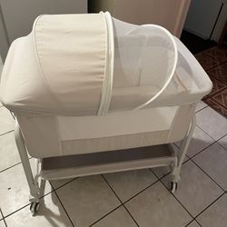 Baby Bassinet In Mint Condition