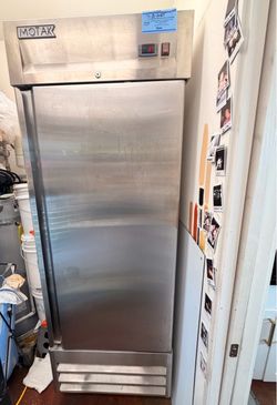 Commercial refrigerator