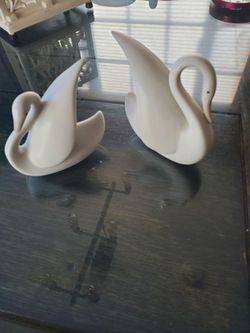 2 1/2 " Pair Of Porcelain Swans