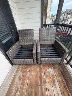 Set of 2 reclining patio chairs