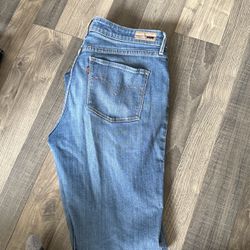 Women’s Levi’s Jeans Size 14