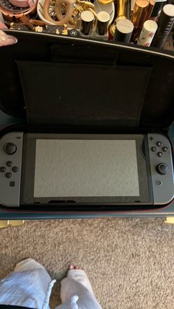 Nintendo Switch + Case