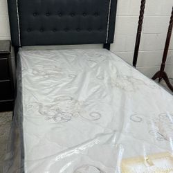 !!!!! Twin Bed With Mattress  Included !!!!!!