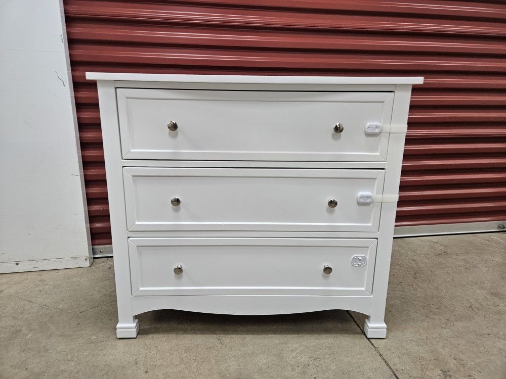 3-Drawer Dresser