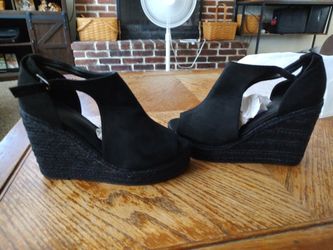 All Black Wedges 7.5
