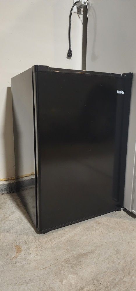 Haier 3.3 Cu Ft Mini Fridge w/Freezer