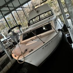 Trojan 31’ Houseboat