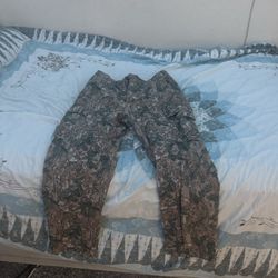 American Eagle Camo Loose Pants 