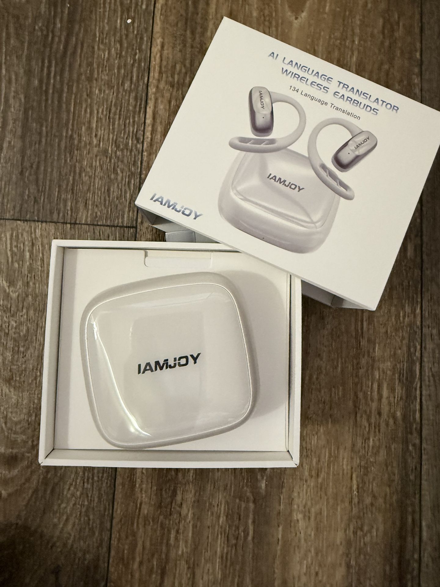 WIRELESS EARBUDS LANGUAGE TRANSLATOR New in box