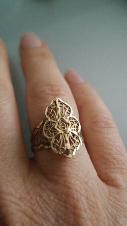 Delicate vintage filigree ring