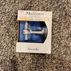 NEW GLACIER BAY MILLLENNIUM SINGLE RODE HOOK MODEL 476 677