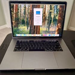 MacBook 15” 2018 16GB i7